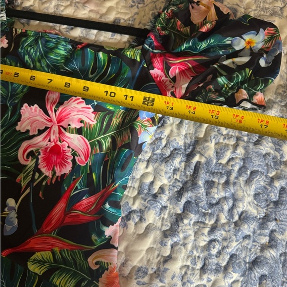 Floral Puff Sleeve Swimsuit - Picture 6 of 9